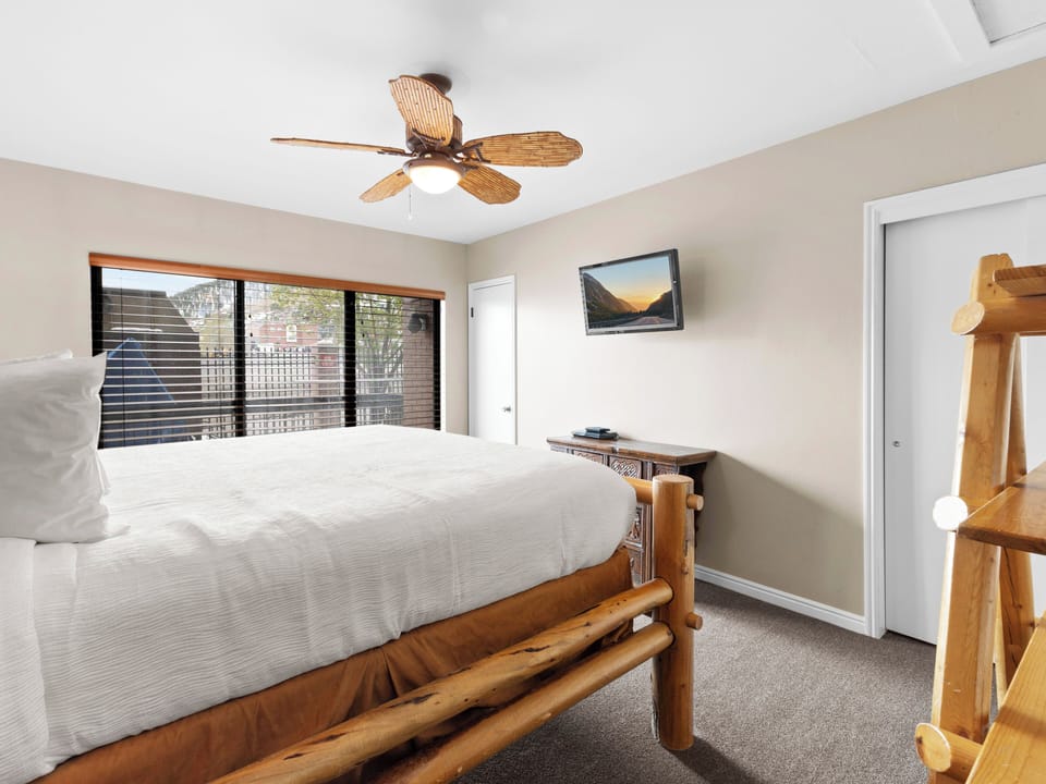 Primary Bedroom / King Bed