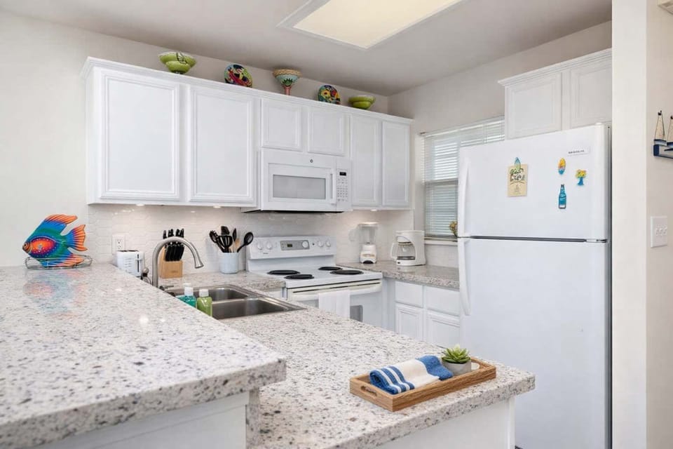 Condo, Multiple Beds, Balcony (Sea Dancer #10) | Private kitchen | Fridge, microwave, oven, stovetop