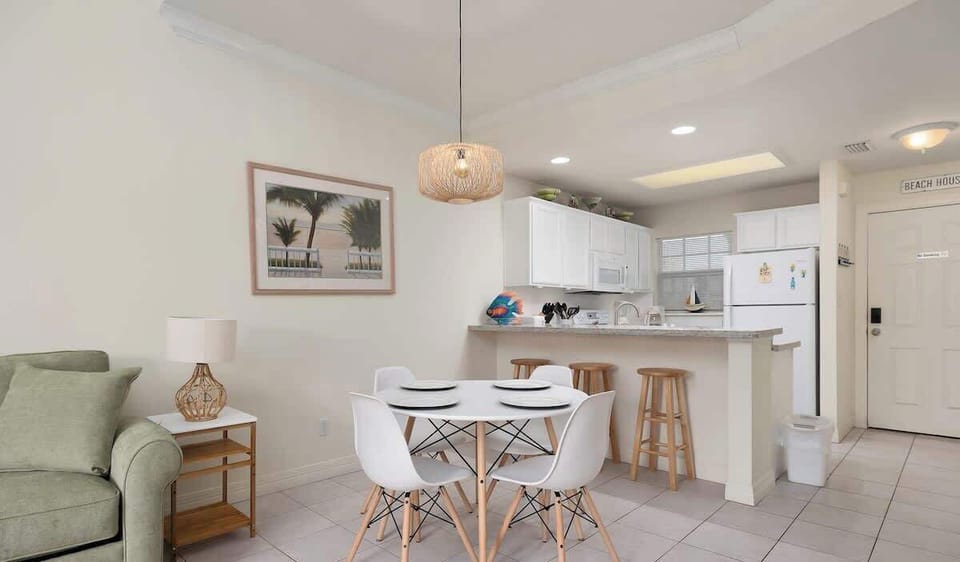 Condo, Multiple Beds, Balcony (Sea Dancer #10) | Interior