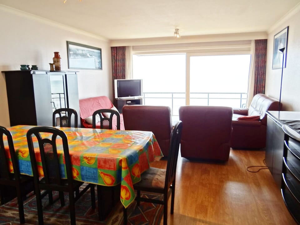 Apartment | Dining
