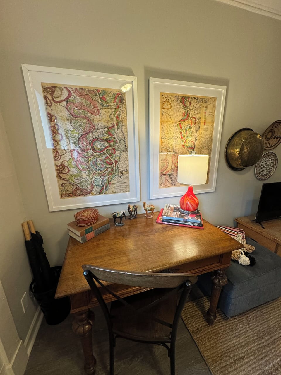 Desk/workstation with 1200 speed internet