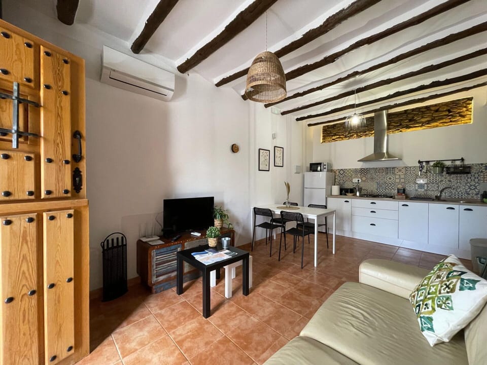 Cottage | Dining