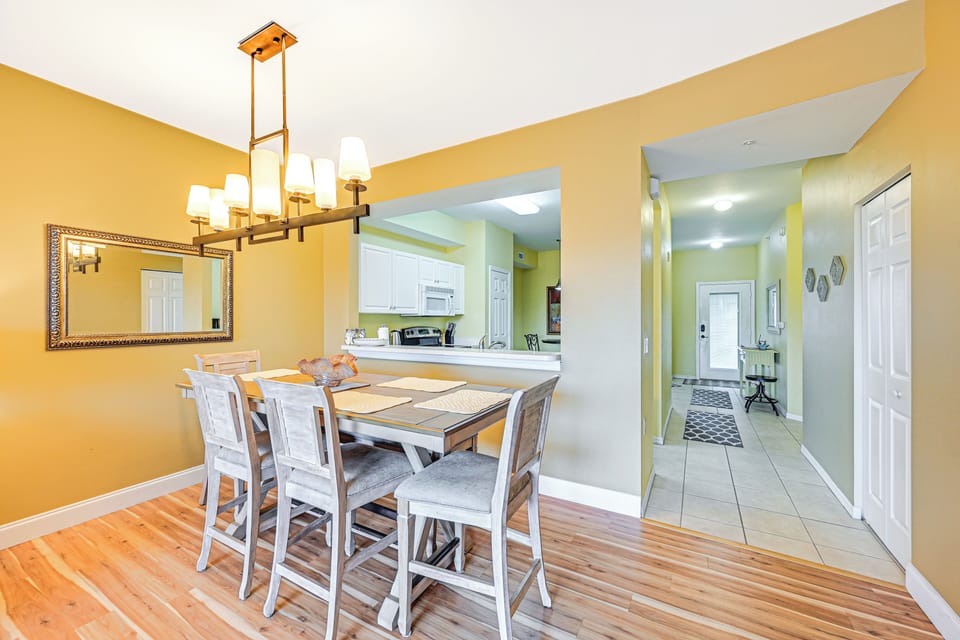 Dining Area | Dishware & Flatware Provided