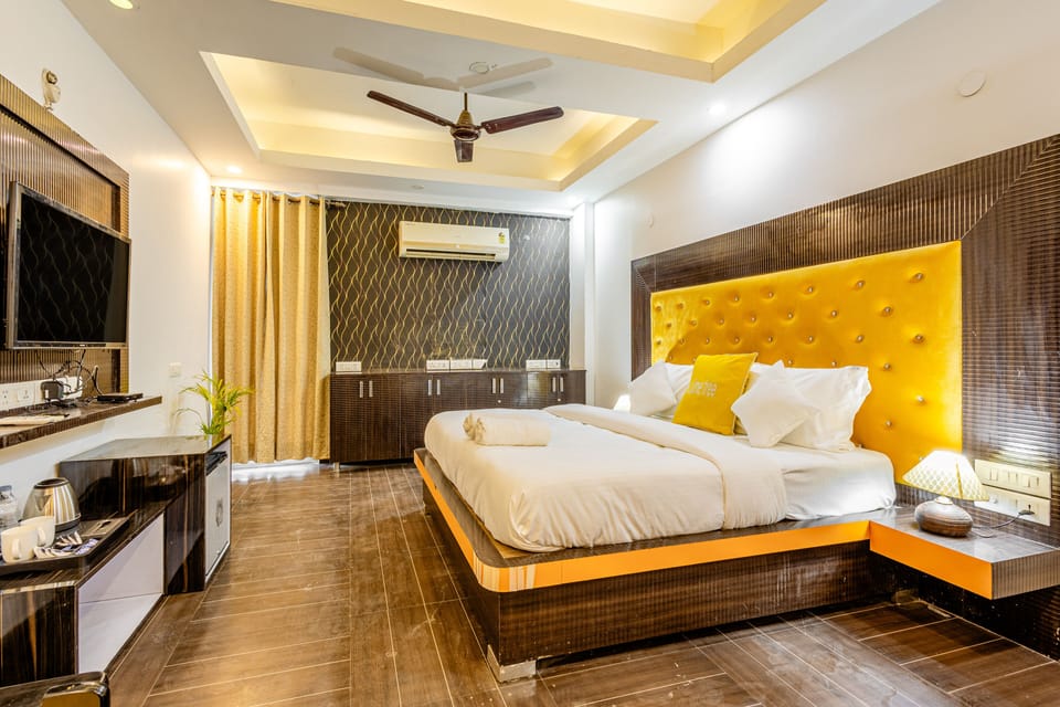 Superior Room, City View | Premium bedding, down comforters, pillowtop beds, minibar