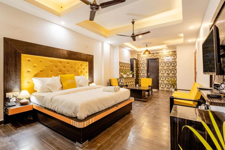 Superior Room, City View | Premium bedding, down comforters, pillowtop beds, minibar