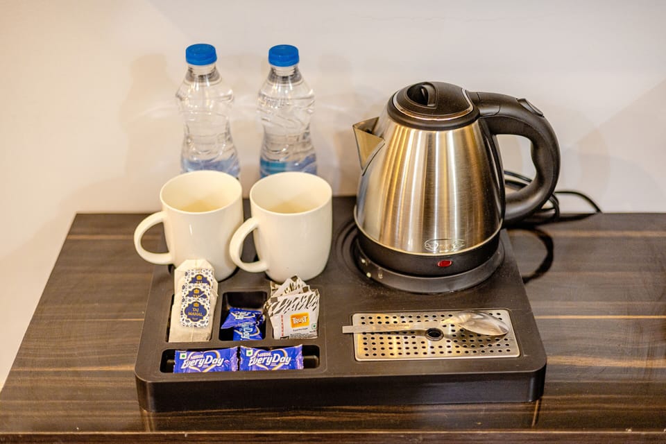 Superior Room, City View | In-room dining