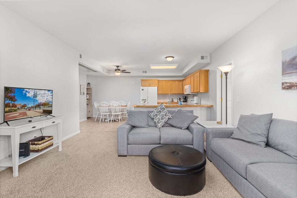 Open living area gives plenty of space to relax and enjoy yourself.