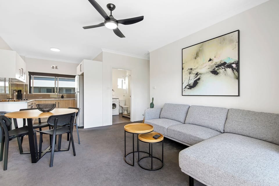 Lounge &amp; Dining
