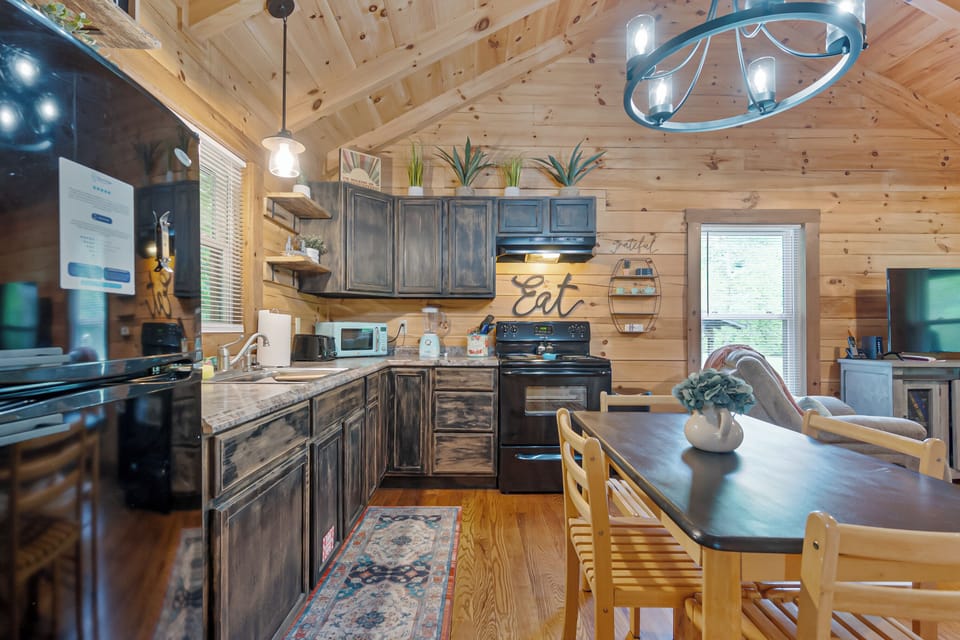 Kitchen and dining table for 4