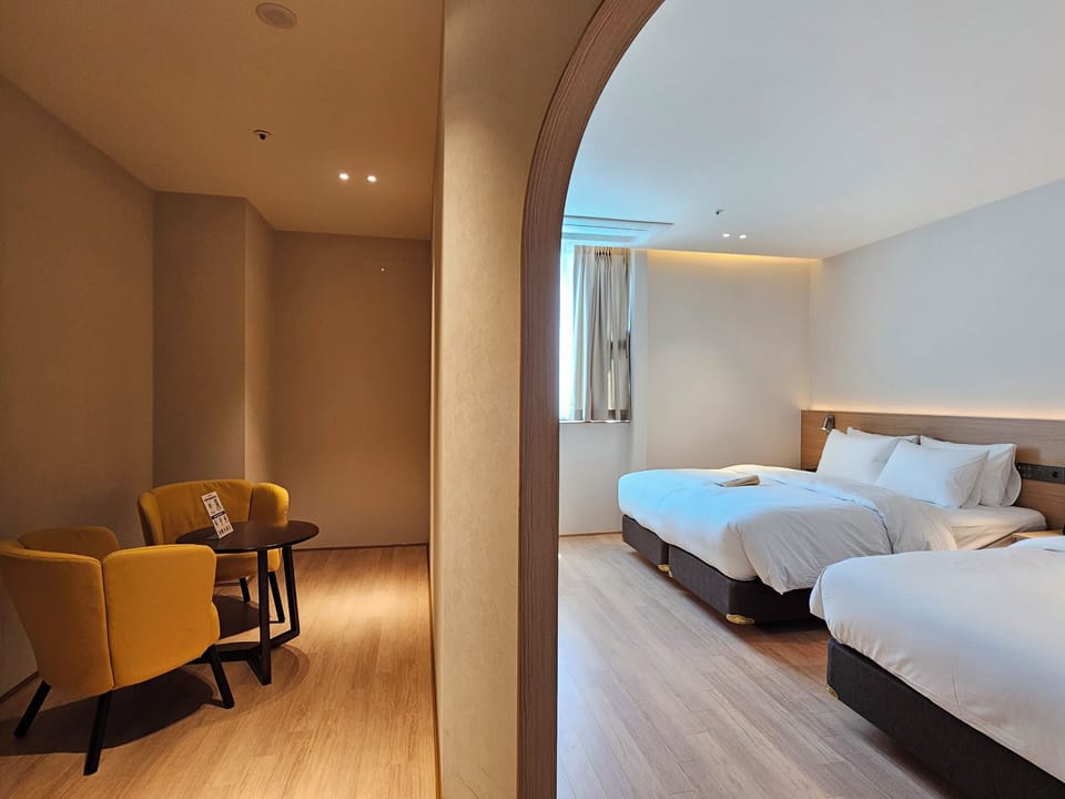 Signature Twin Room | Down comforters, free minibar, soundproofing, free WiFi