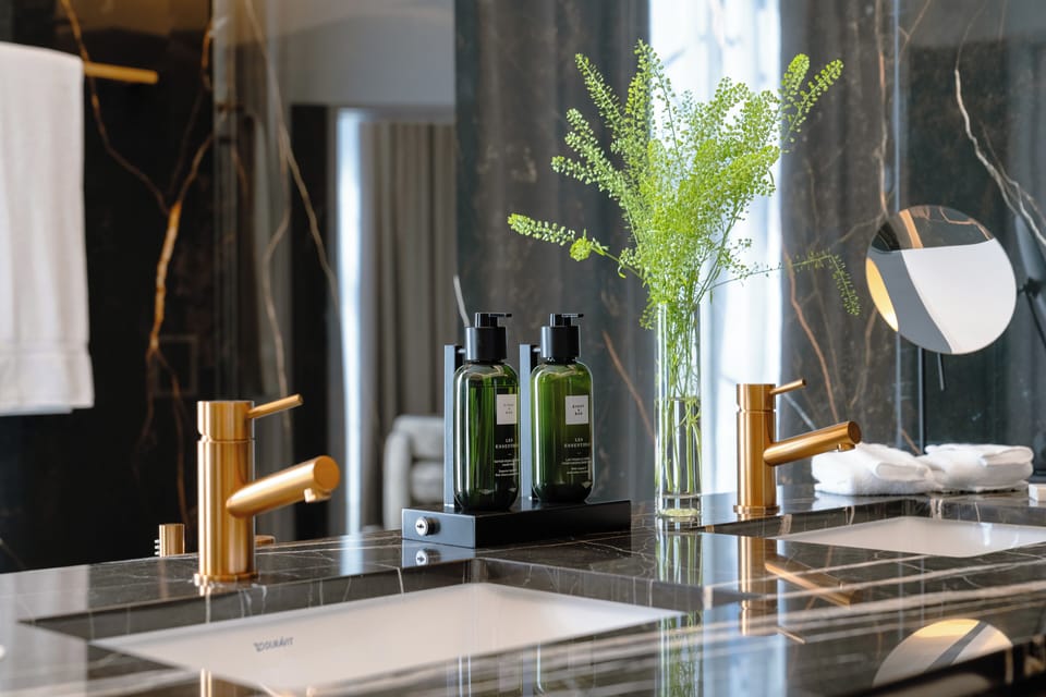 Suite "Rotonde" | Bathroom | Hair dryer, slippers, towels