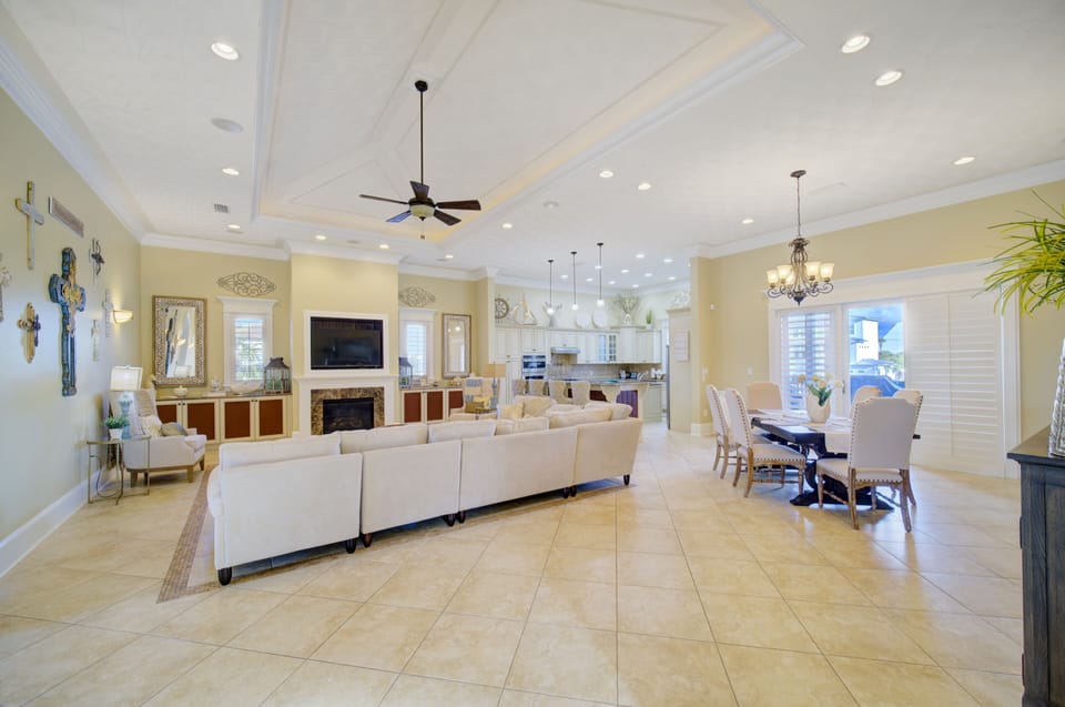 2nd Floor - Spacious Living Room