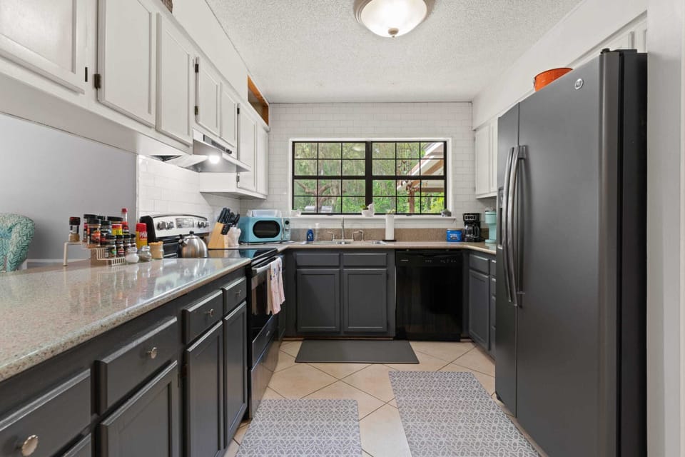Fully Stocked Kitchen