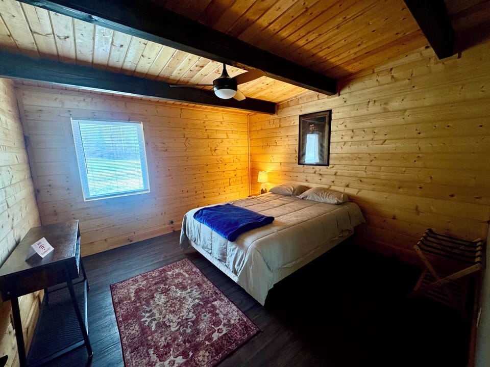 Bedroom 2 - 1 queen bed.