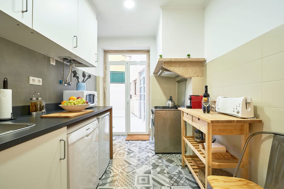 Apartment, 2 Bedrooms | Private kitchen | Fridge, microwave, oven, stovetop