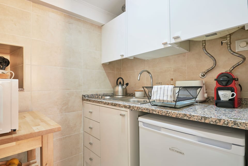 Apartment | Private kitchen | Fridge, microwave, stovetop, electric kettle