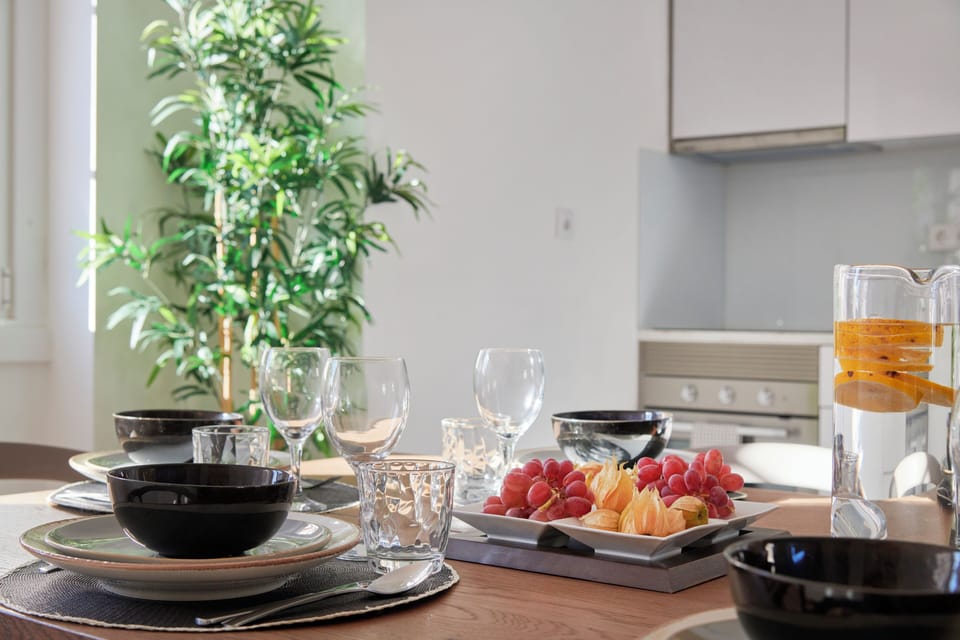 Apartment, 3 Bedrooms | Private kitchenette | Fridge, microwave, oven, stovetop