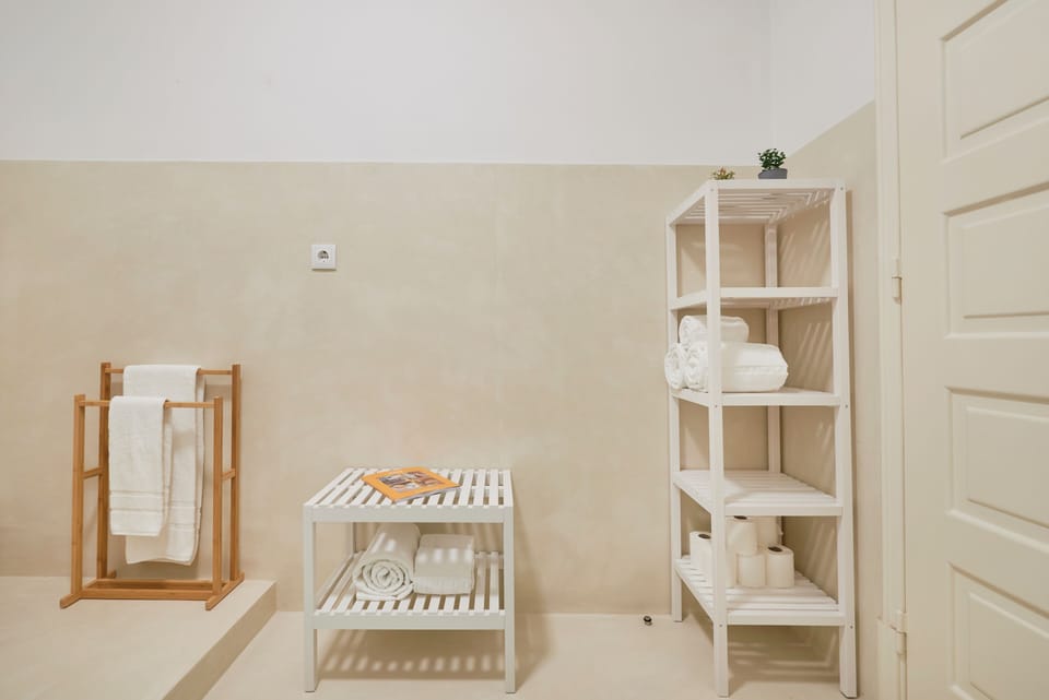 Apartment, 2 Bedrooms | Bathroom | Bidet, towels, toilet paper