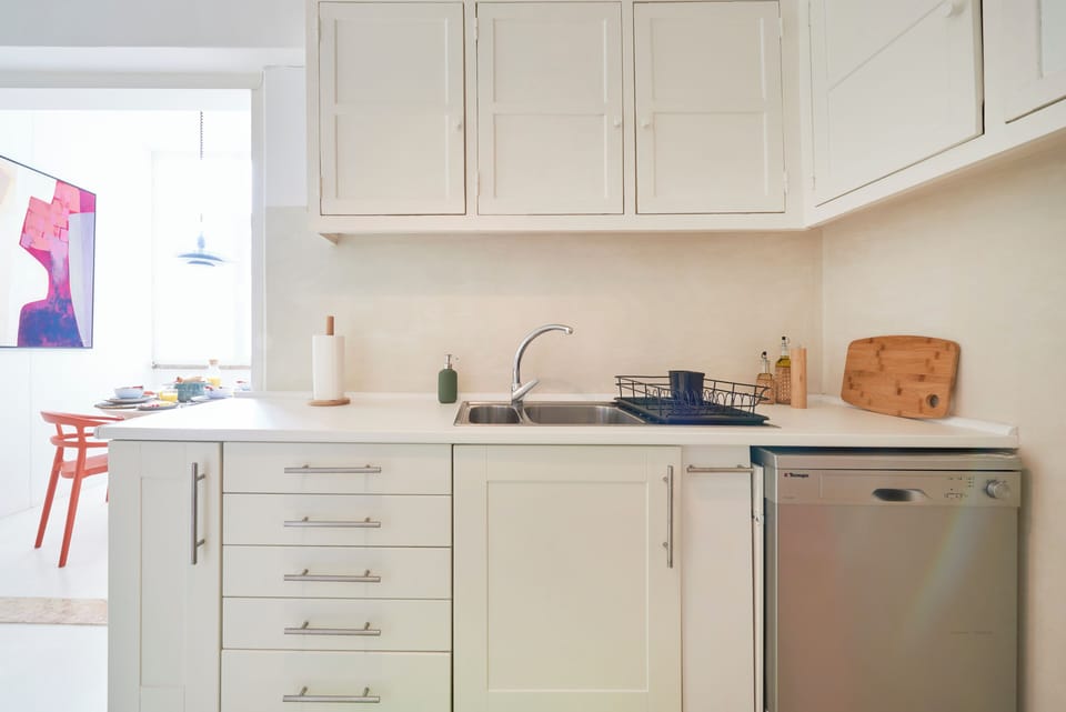 Apartment, 2 Bedrooms | Private kitchen | Fridge, microwave, oven, stovetop
