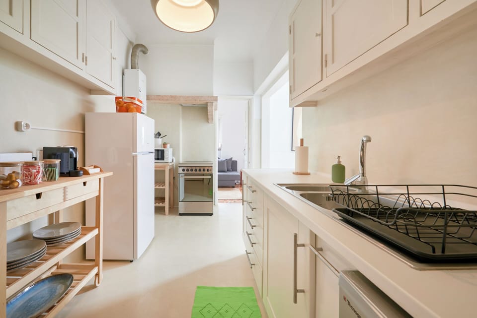 Apartment, 2 Bedrooms | Private kitchen | Fridge, microwave, oven, stovetop