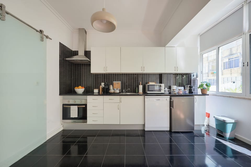 Apartment, 2 Bedrooms | Private kitchen | Fridge, microwave, oven, stovetop