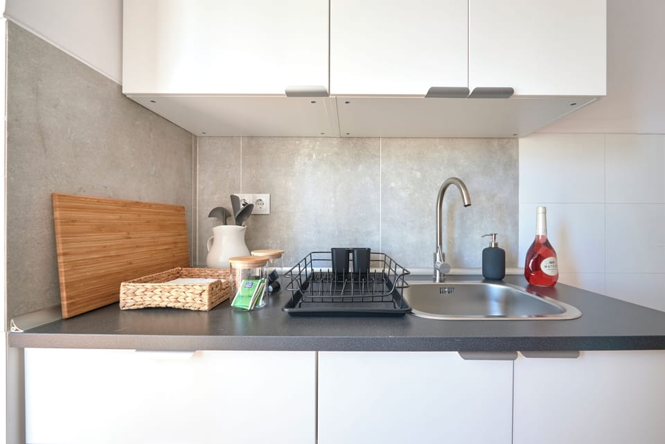 Apartment, 2 Bedrooms | Private kitchen | Fridge, microwave, oven, stovetop