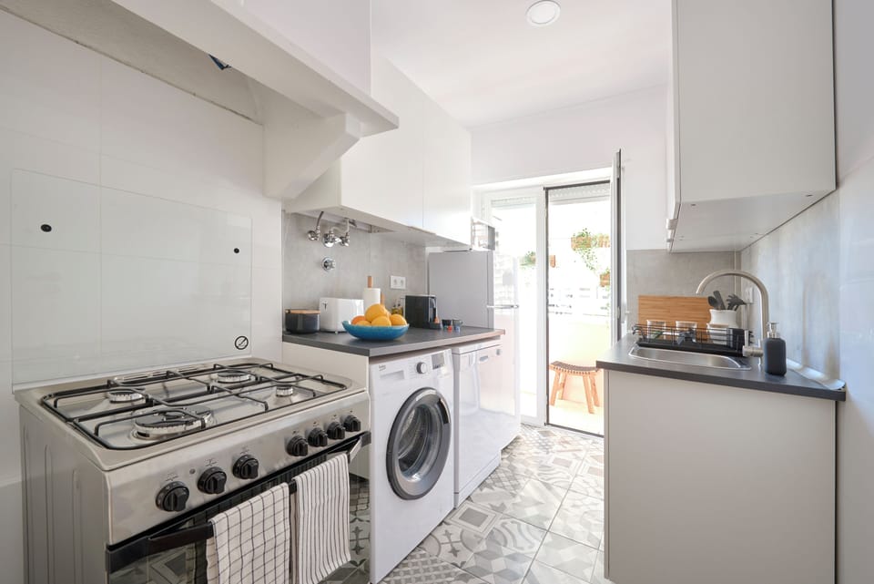 Apartment, 2 Bedrooms | Private kitchen | Fridge, microwave, oven, stovetop