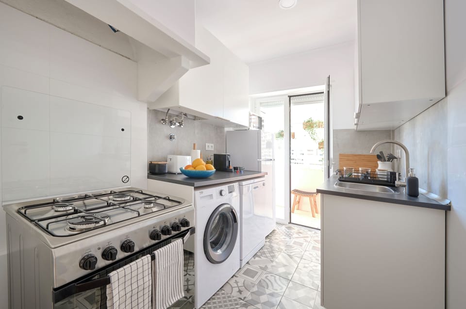 Apartment, 2 Bedrooms | Private kitchen | Fridge, microwave, oven, stovetop