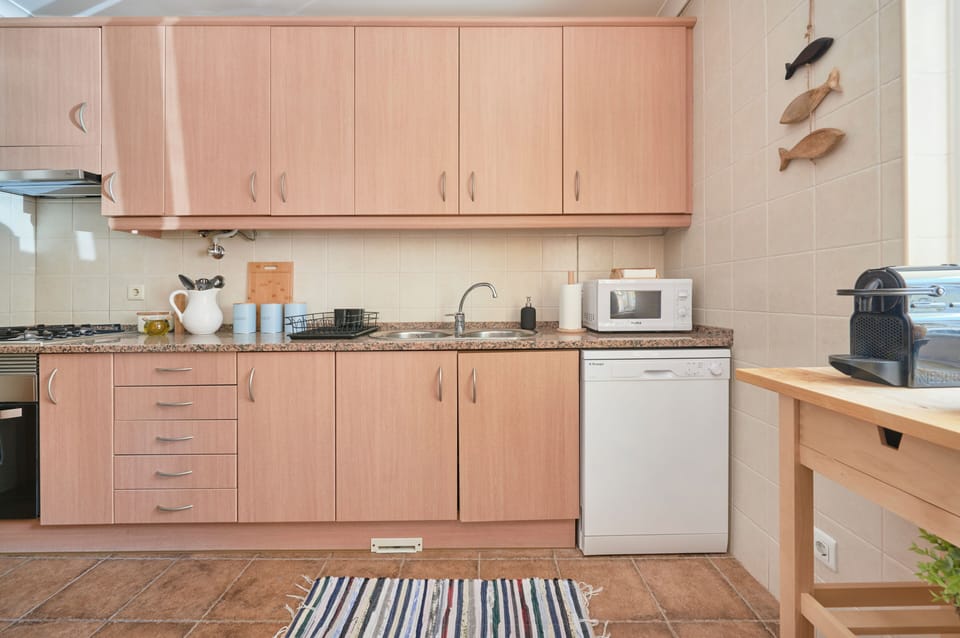 Apartment, 2 Bedrooms | Private kitchen | Fridge, microwave, oven, stovetop