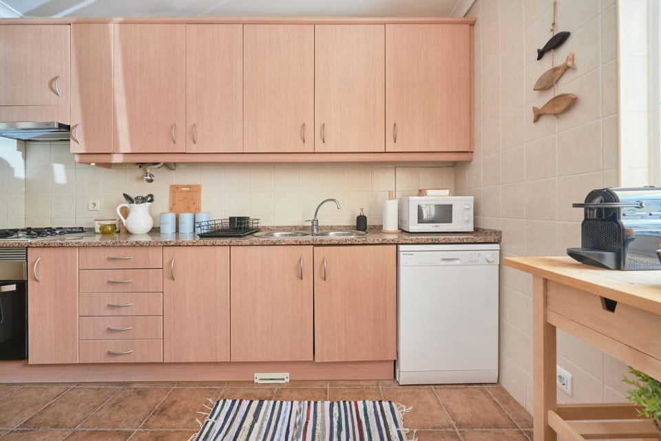 Apartment, 2 Bedrooms | Private kitchen | Fridge, microwave, oven, stovetop