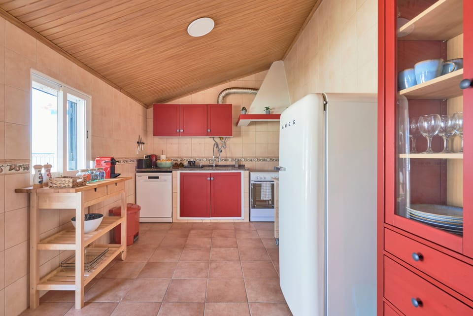 Villa, 4 Bedrooms | Private kitchen | Fridge, microwave, oven, stovetop