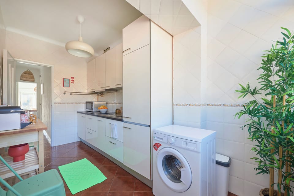 Apartment, 2 Bedrooms | Private kitchen | Fridge, microwave, oven, stovetop