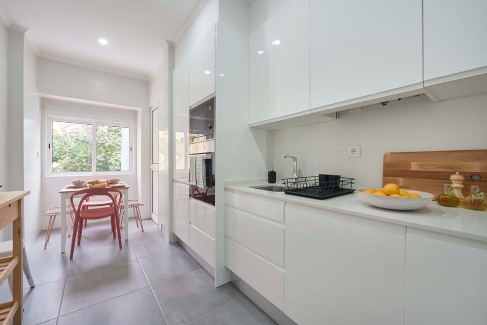 Apartment, 4 Bedrooms | Private kitchen | Fridge, microwave, oven, stovetop