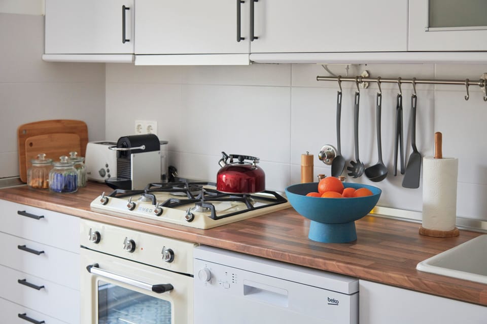 Apartment, 2 Bedrooms | Private kitchen | Fridge, microwave, oven, stovetop
