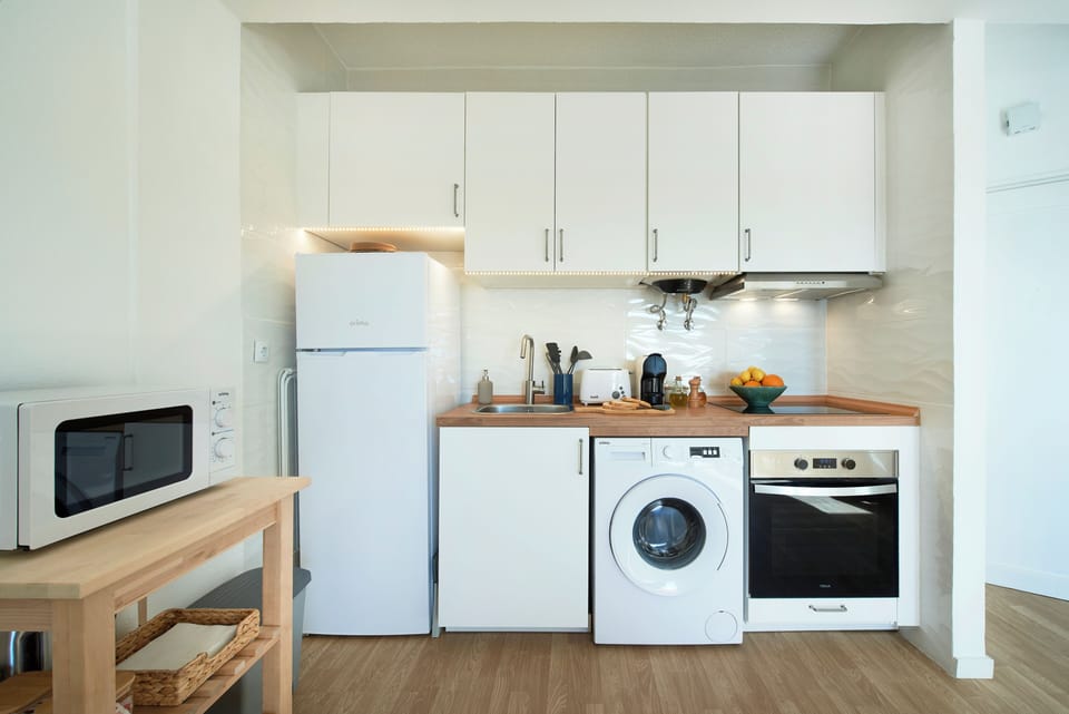 Apartment, 1 Bedroom | Private kitchen | Fridge, microwave, oven, stovetop