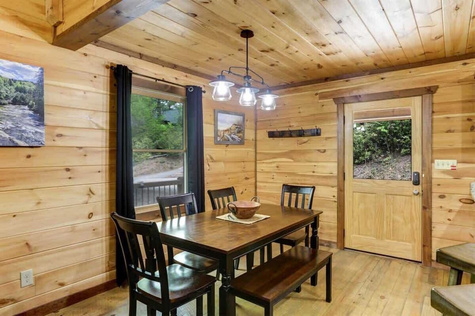 DINING TABLE & FRONT ENTRANCE