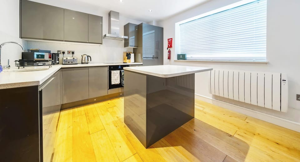 FULLY EQUIPPED AND QUALITY KITCHEN