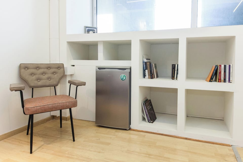 Studio | Private kitchen | Mini-fridge, cookware/dishes/utensils