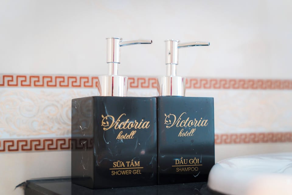 Standard Double Room Single Use | Bathroom | Combined shower/tub, hydromassage showerhead, designer toiletries