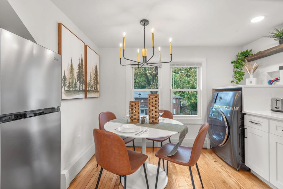Kitchen/Dining Area seating