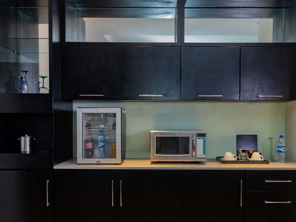 Presidential Studio Suite, 1 Queen Bed | Private kitchen | Microwave, espresso maker, coffee/tea maker, electric kettle