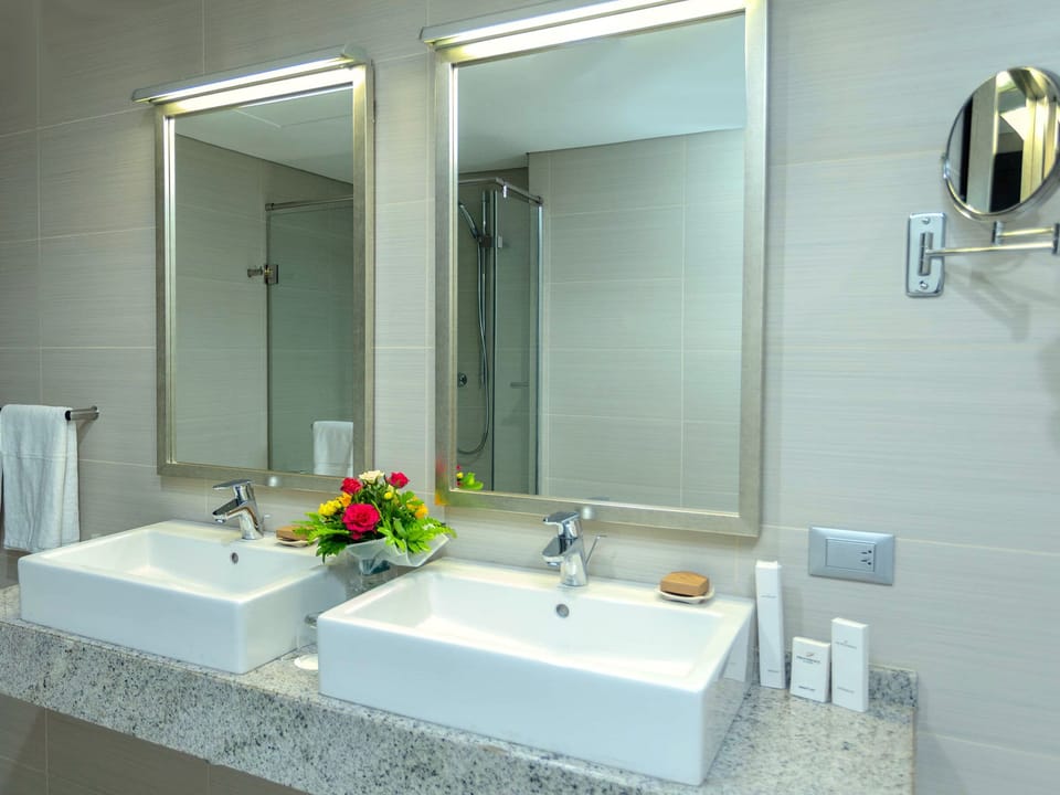 Presidential Studio Suite, 1 Queen Bed | Bathroom | Separate tub and shower, free toiletries, hair dryer, slippers