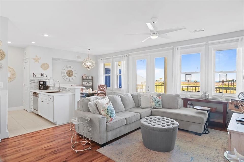 Open floor plan!