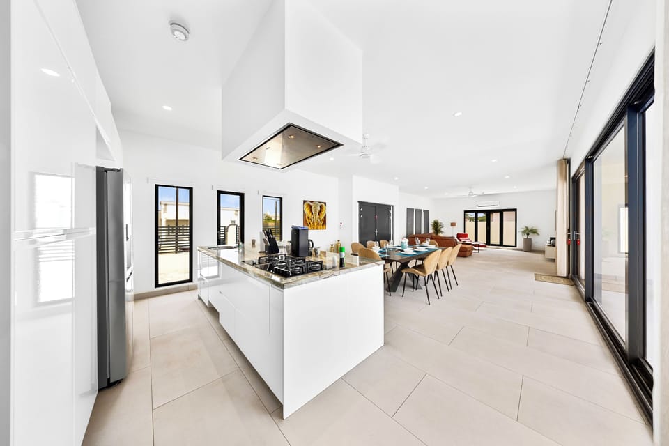Modern kitchen of the home in Noord, Aruba - Kitchen perfect for making home cooked meals with loved ones - Top-of-the-line stainless steel appliances and all accessories available. - Sleek kitchen design with contemporary fixtures and fittings.