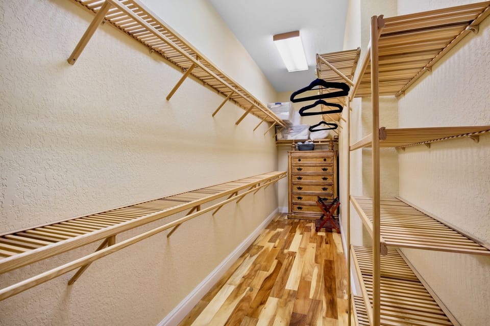 Primary Bedroom, Walk-in closet