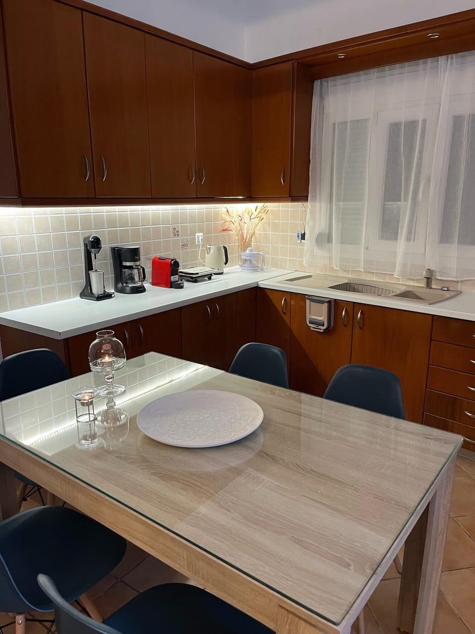 Apartment | Private kitchen | Fridge, microwave, oven, stovetop