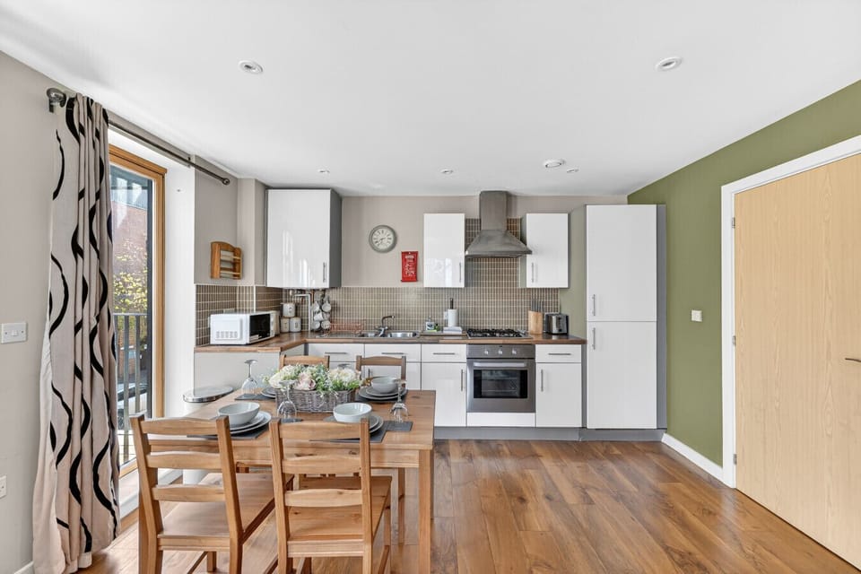 Dining area with seating for up to 4 guests