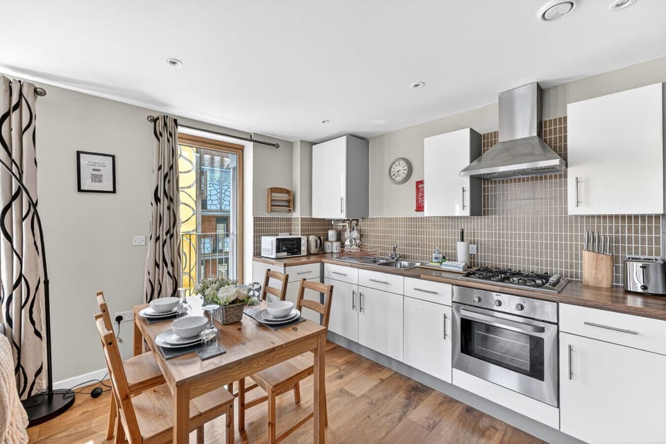 A fully equipped kitchen with everything you need to prepare a home-cooked meal.