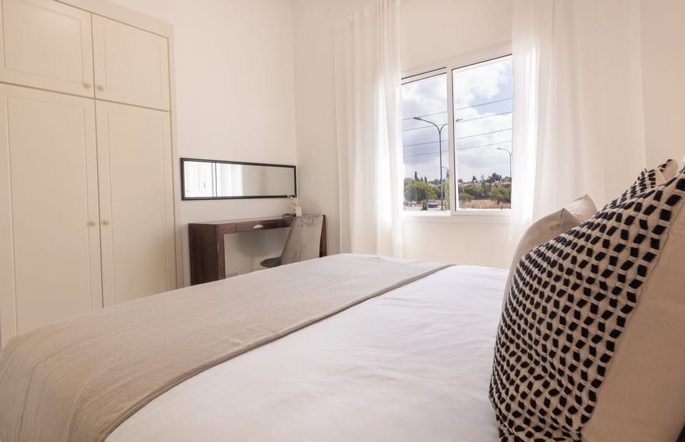 Luxury Apartment | 2 bedrooms, in-room safe, blackout drapes, iron/ironing board