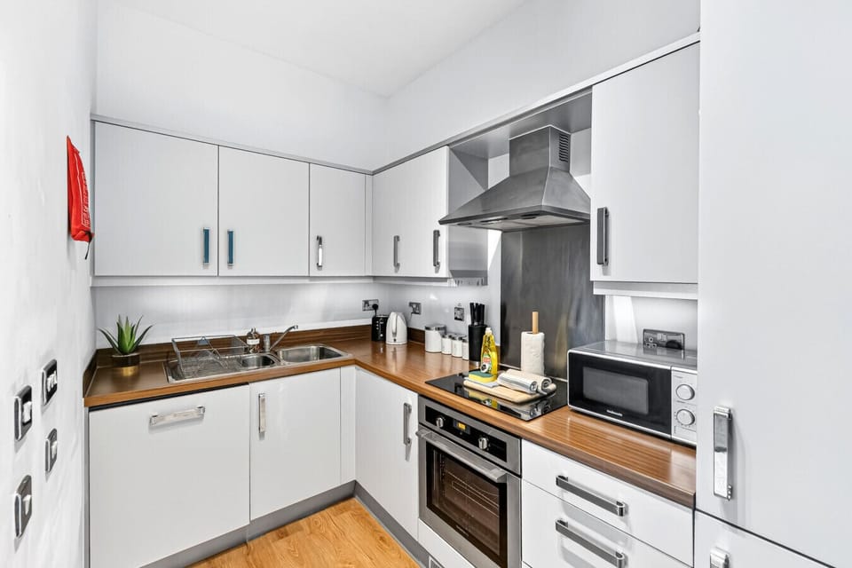 A fully equipped kitchen with everything you need to prepare a home cooked meal.